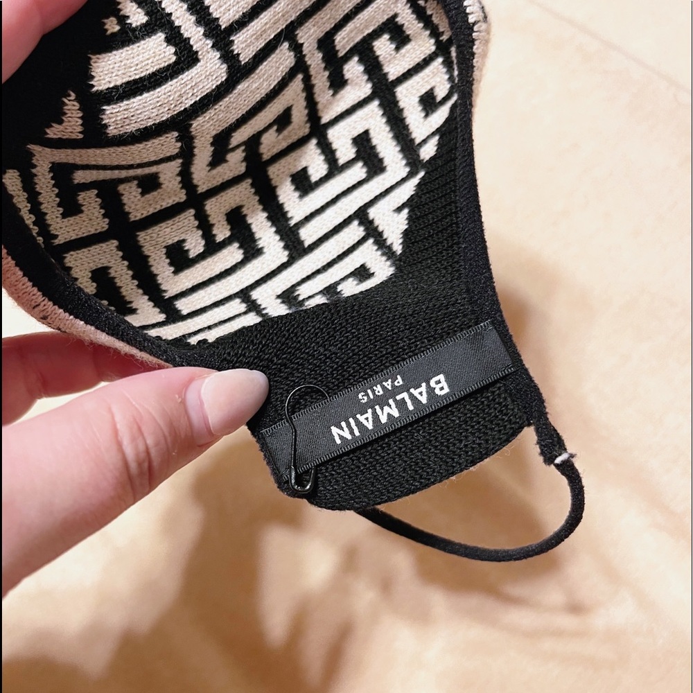 Authentic Balmain Cream & Black Knit Stretchy Greek Key Winter Face Mask - Picture 8 of 8